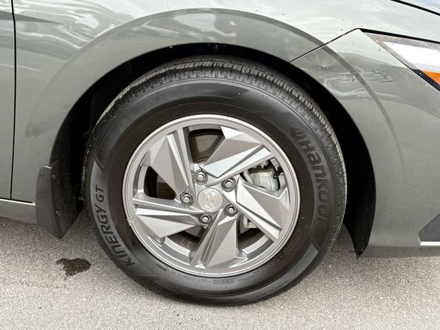 Used 2025 Hyundai Elantra SE image 7