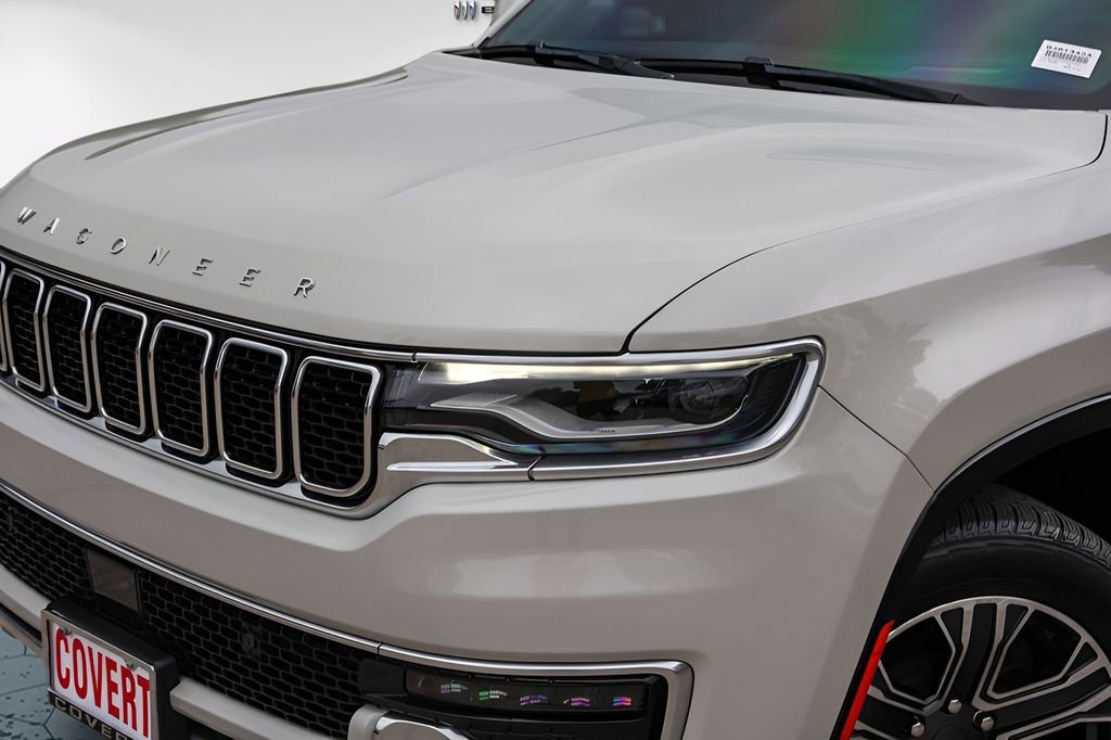 Used 2022 Jeep Wagoneer Series III AWD/4WD image 3