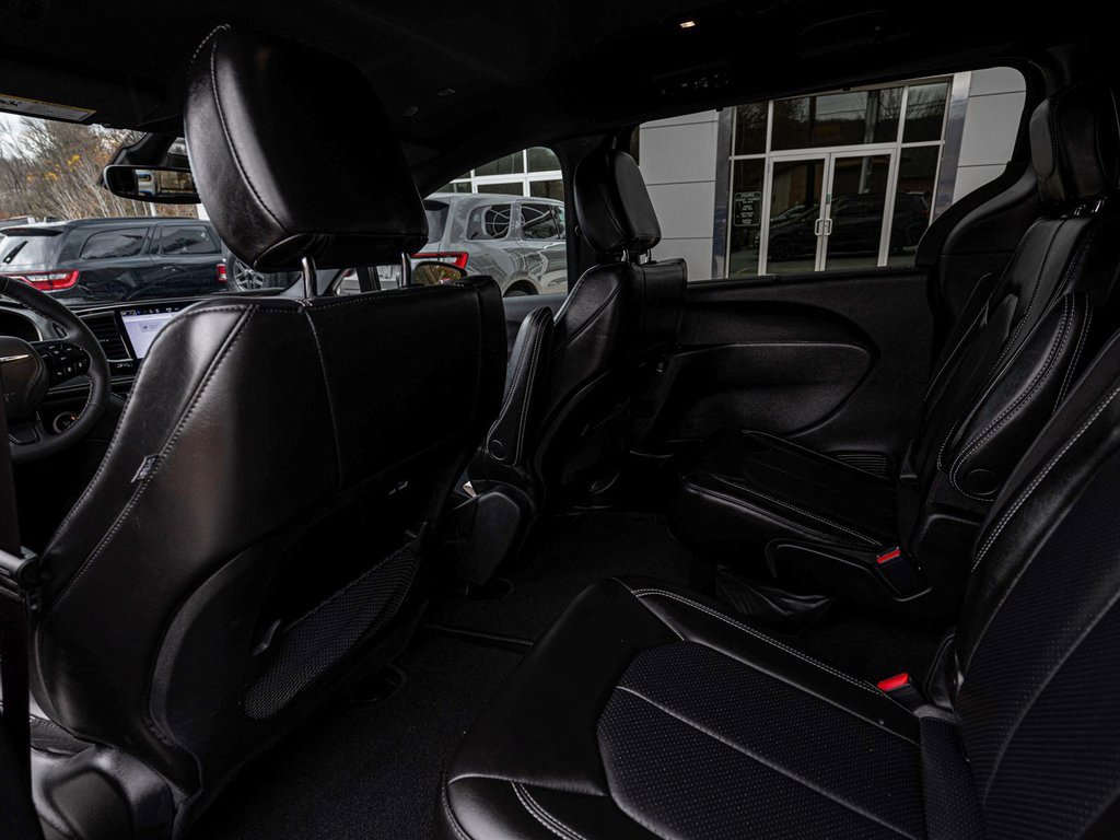 Used 2023 Chrysler Pacifica Touring-L w/ S Appearance Package image 27