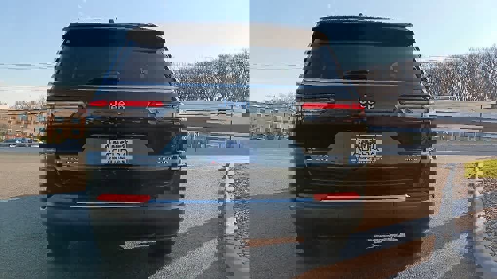 Used 2021 Jeep Grand Cherokee L Laredo w/ Luxury Tech Group I image 5