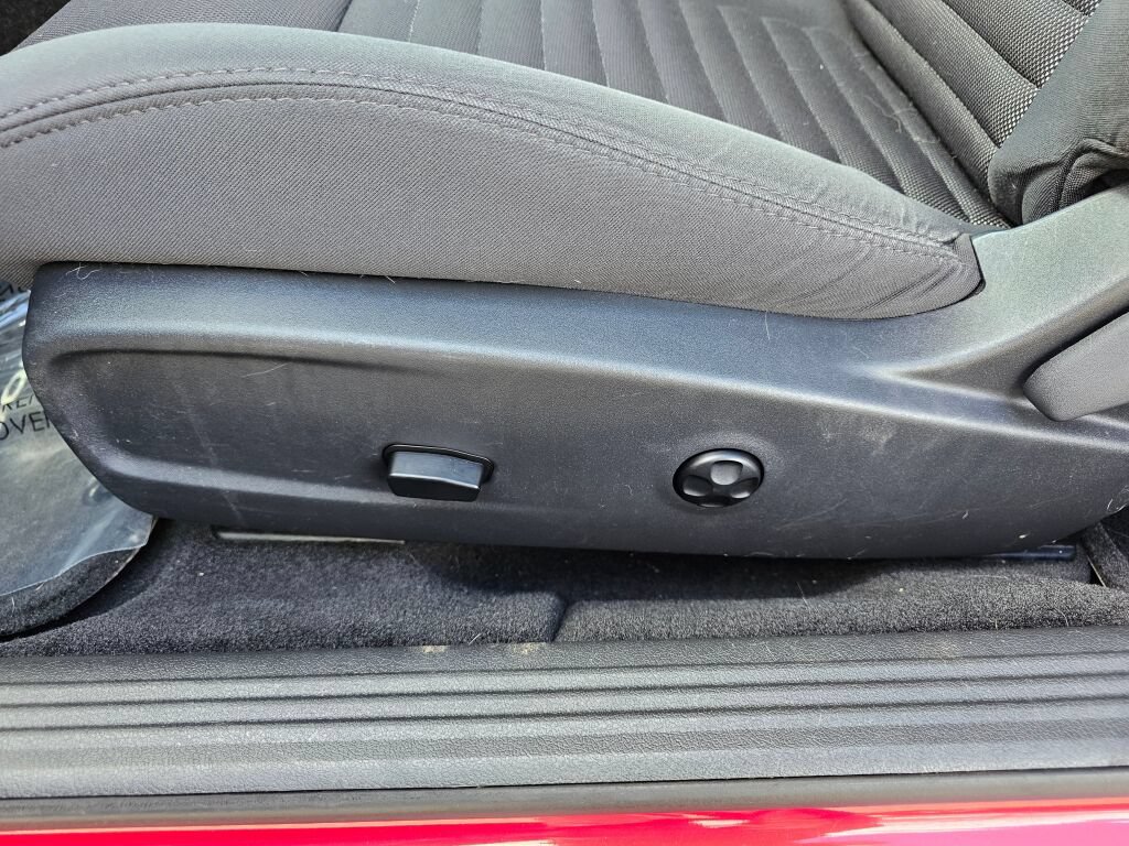 Used 2013 Dodge Challenger SXT RWD image 17