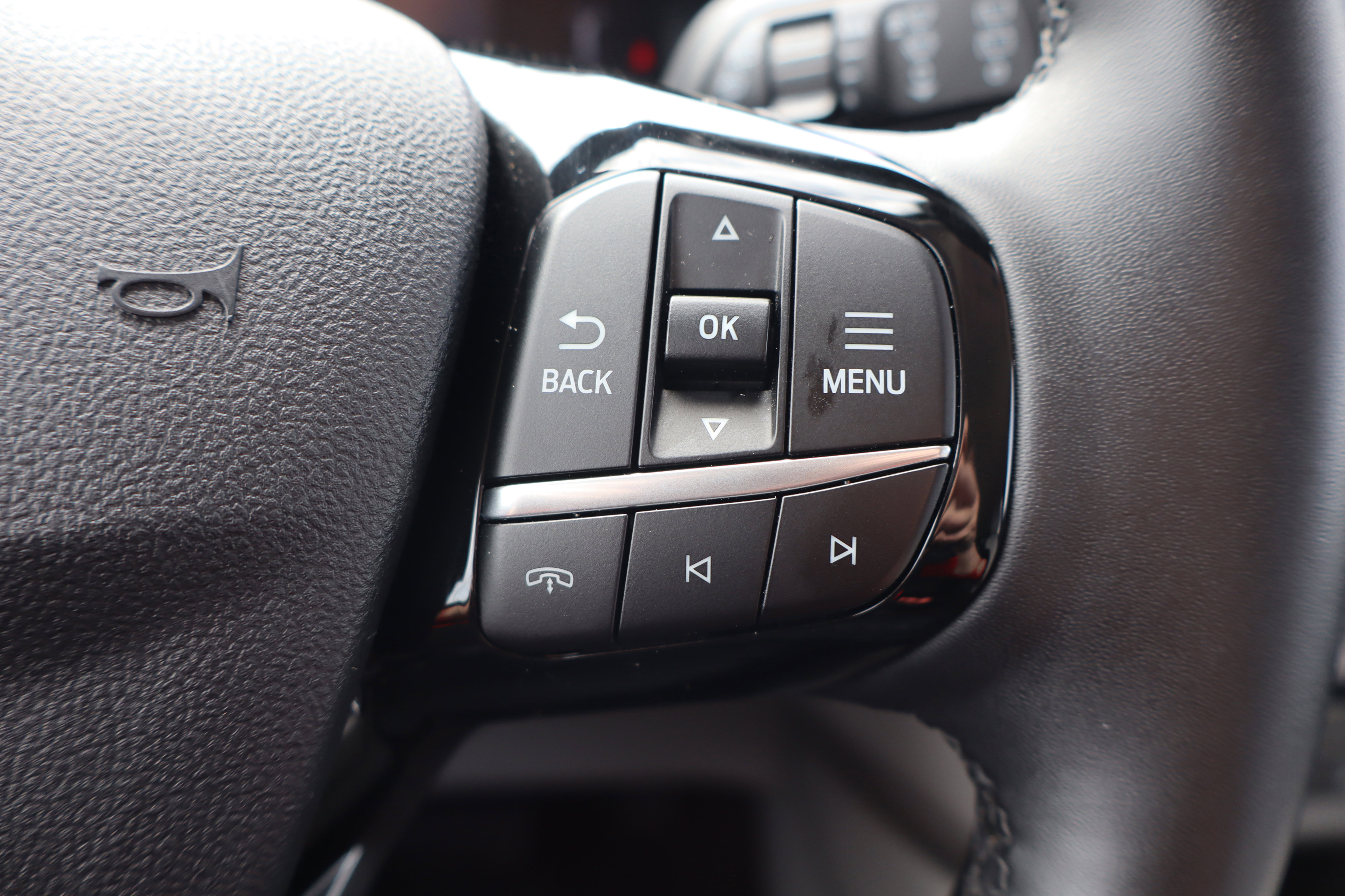 Used 2025 Ford Escape SE image 17