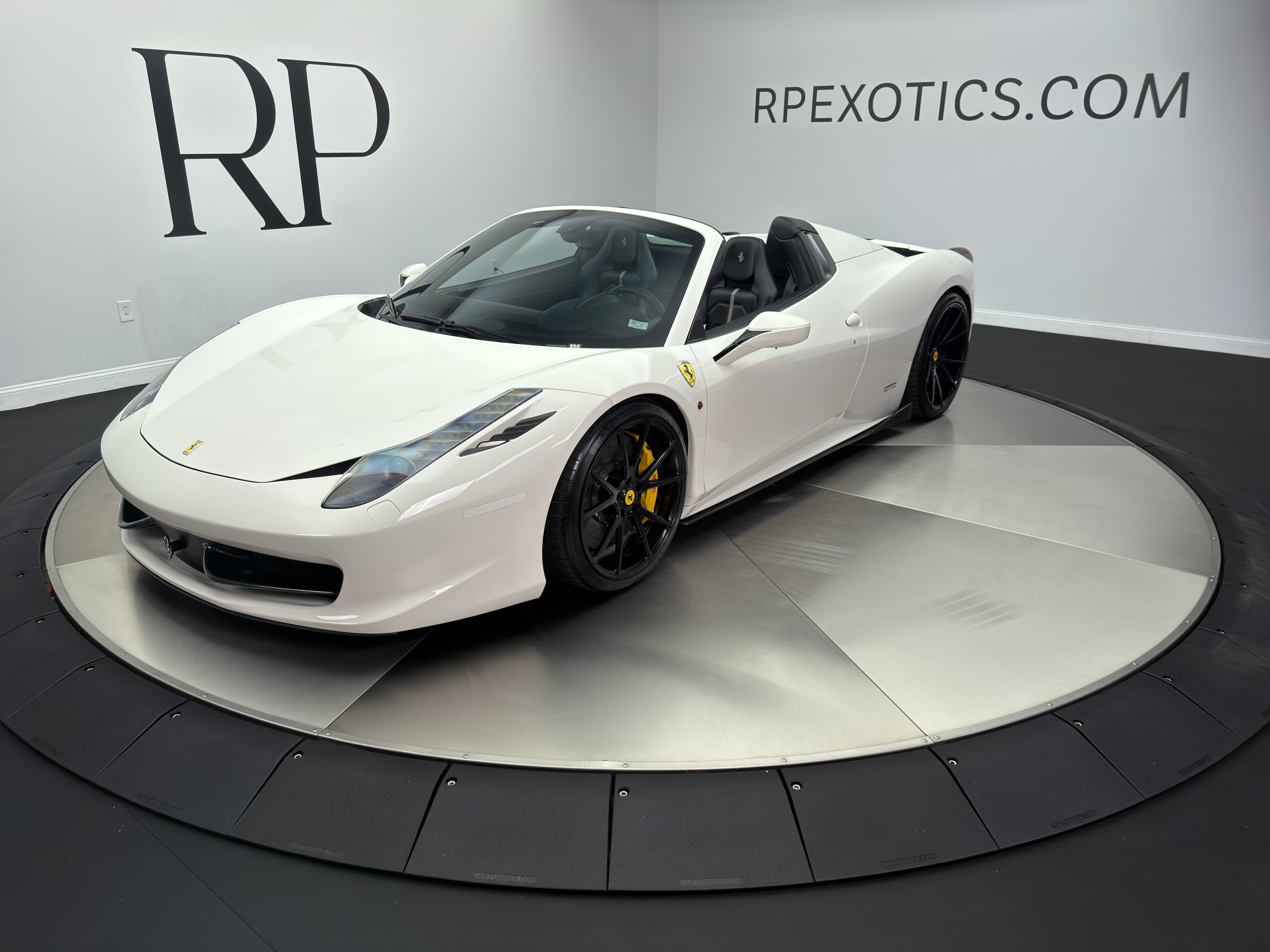 Used 2014 Ferrari 458 Spider RWD image 1