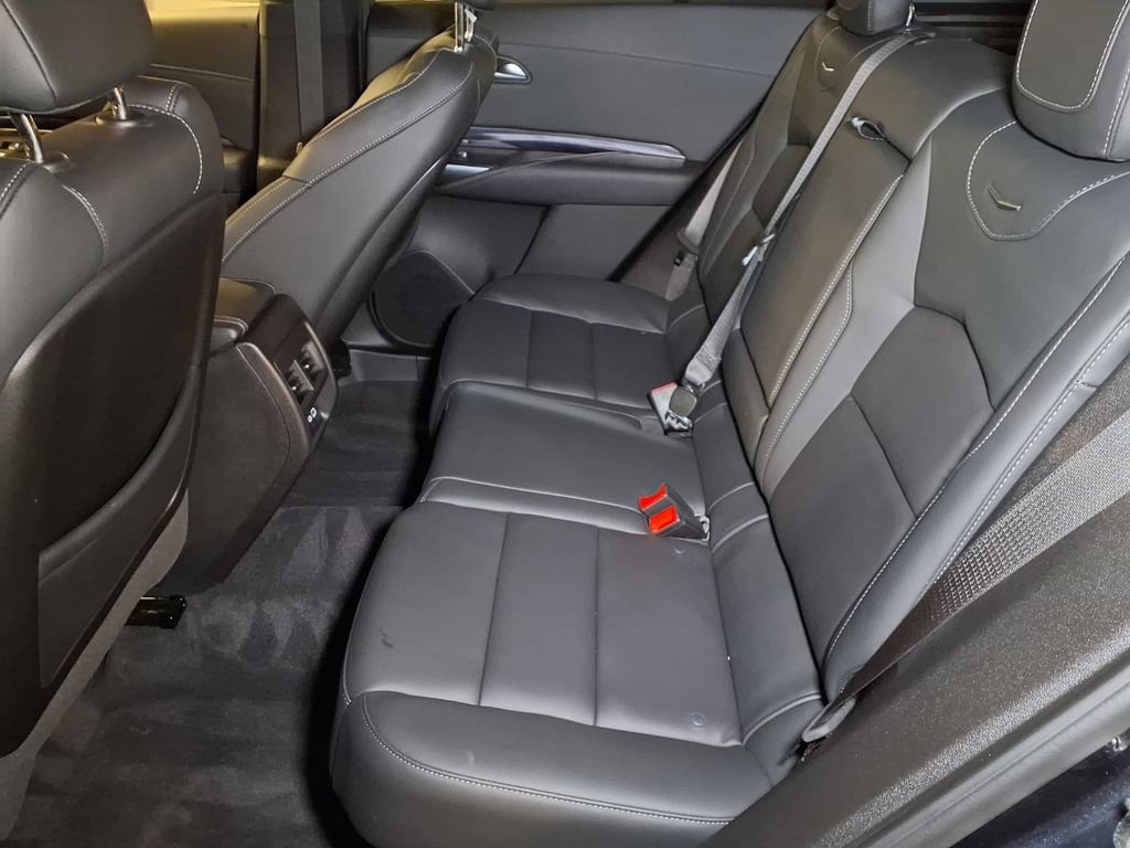 Certified 2023 Cadillac XT4 Luxury w/ Cold Weather Package FWD image 18