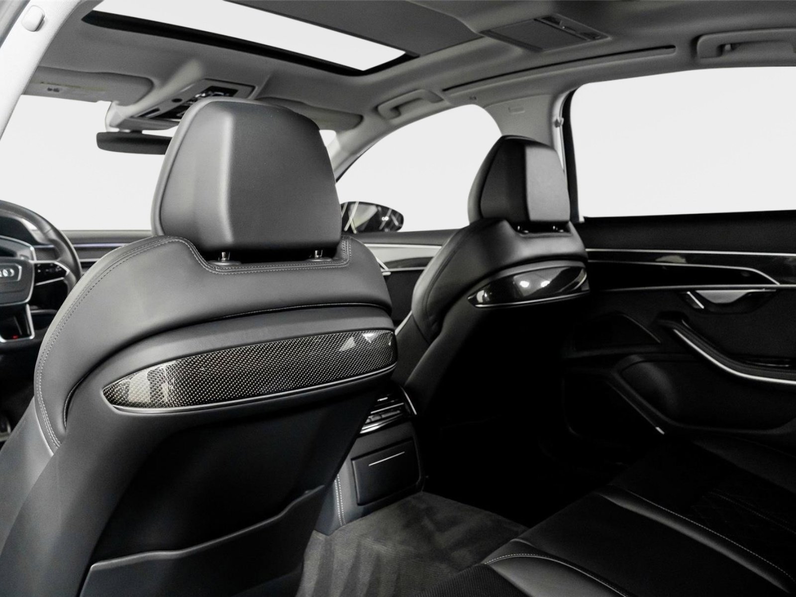 Used 2022 Audi S8 w/ S8 Executive Package image 33