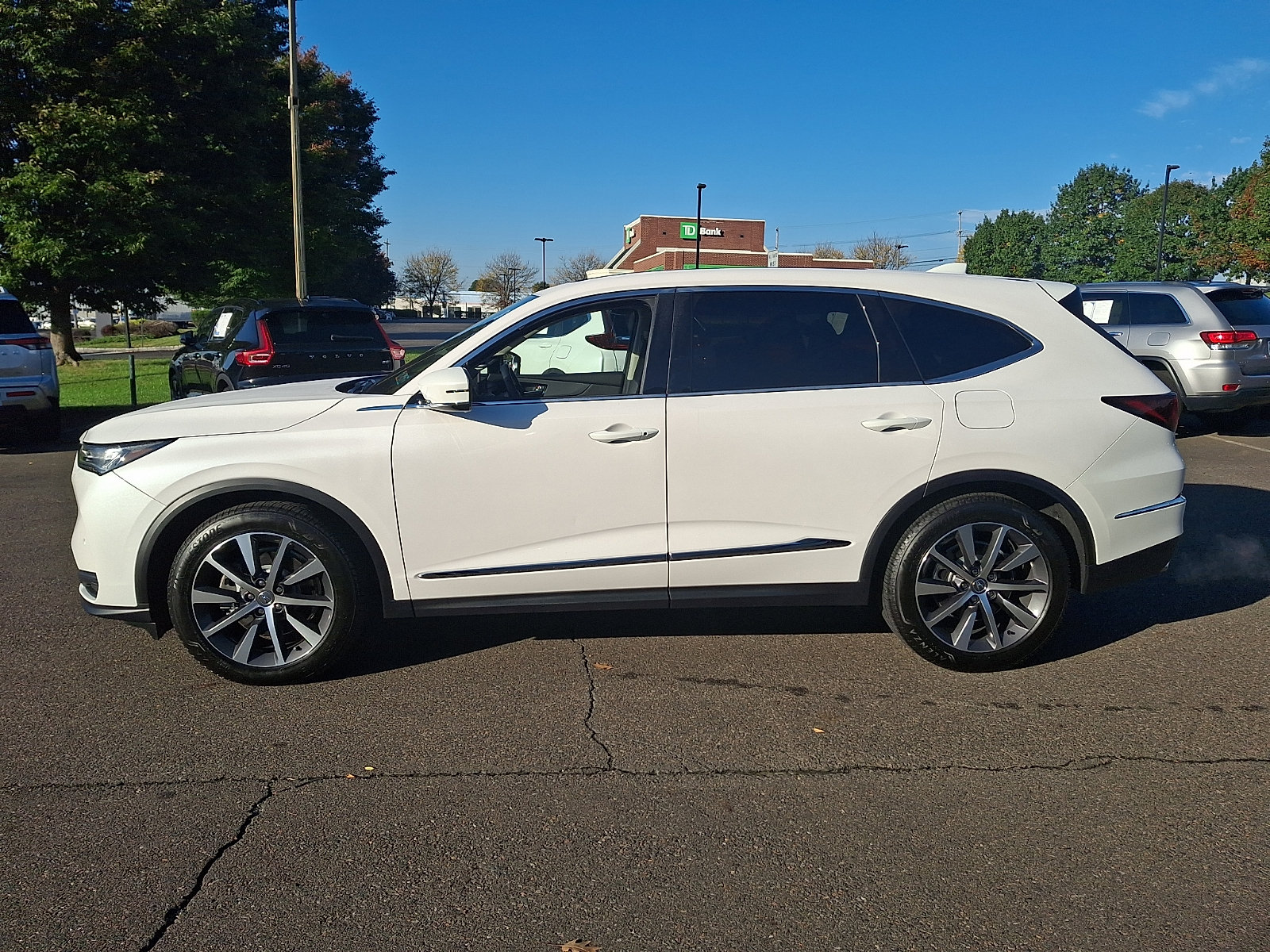 Certified 2026 Acura MDX w/ Technology Package FWD image 7