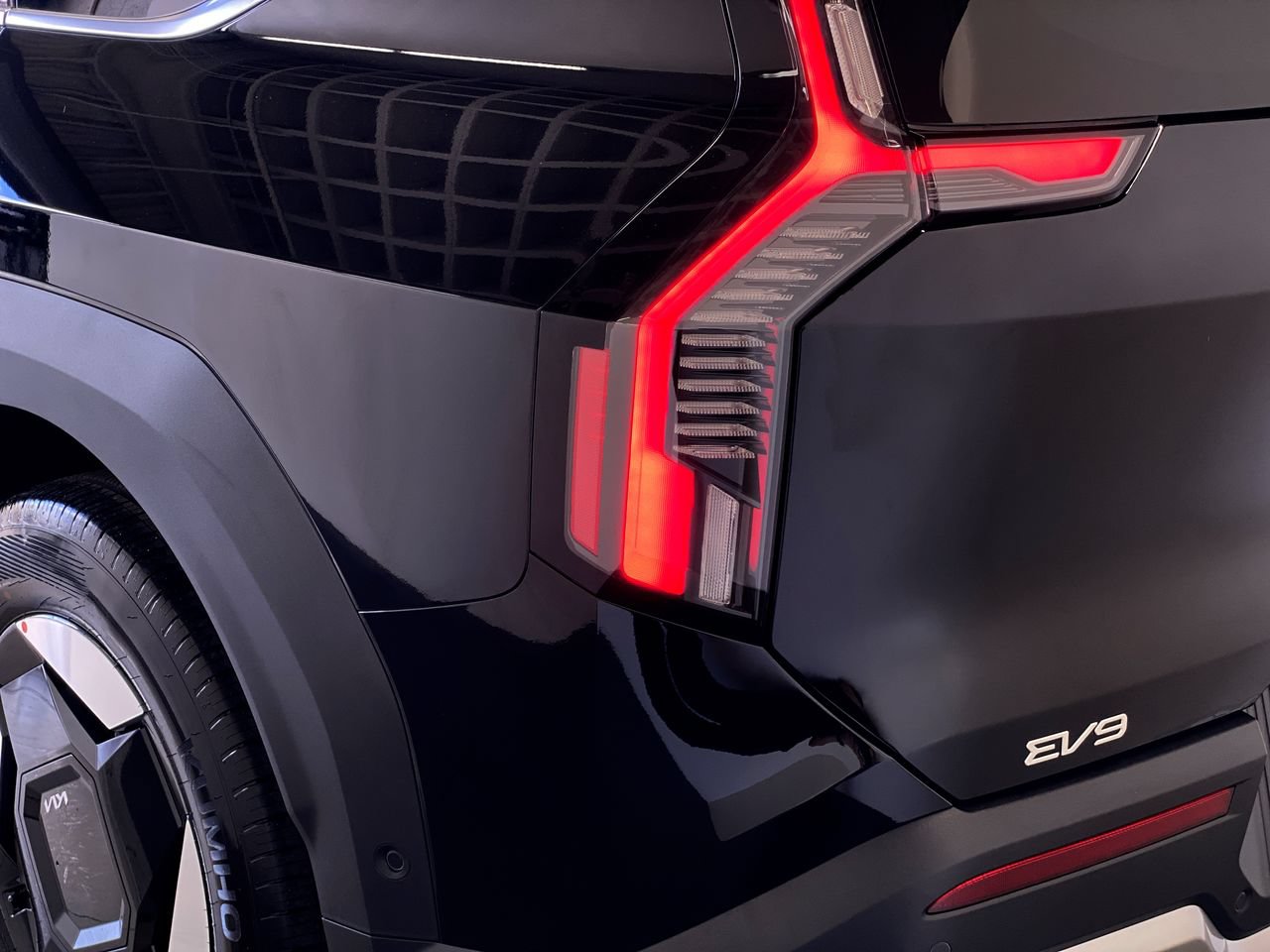 New 2026 Kia EV9 Wind AWD/4WD image 9