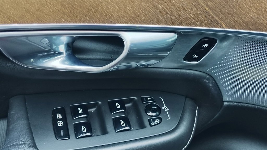 Used 2016 Volvo XC90 T6 Inscription image 9