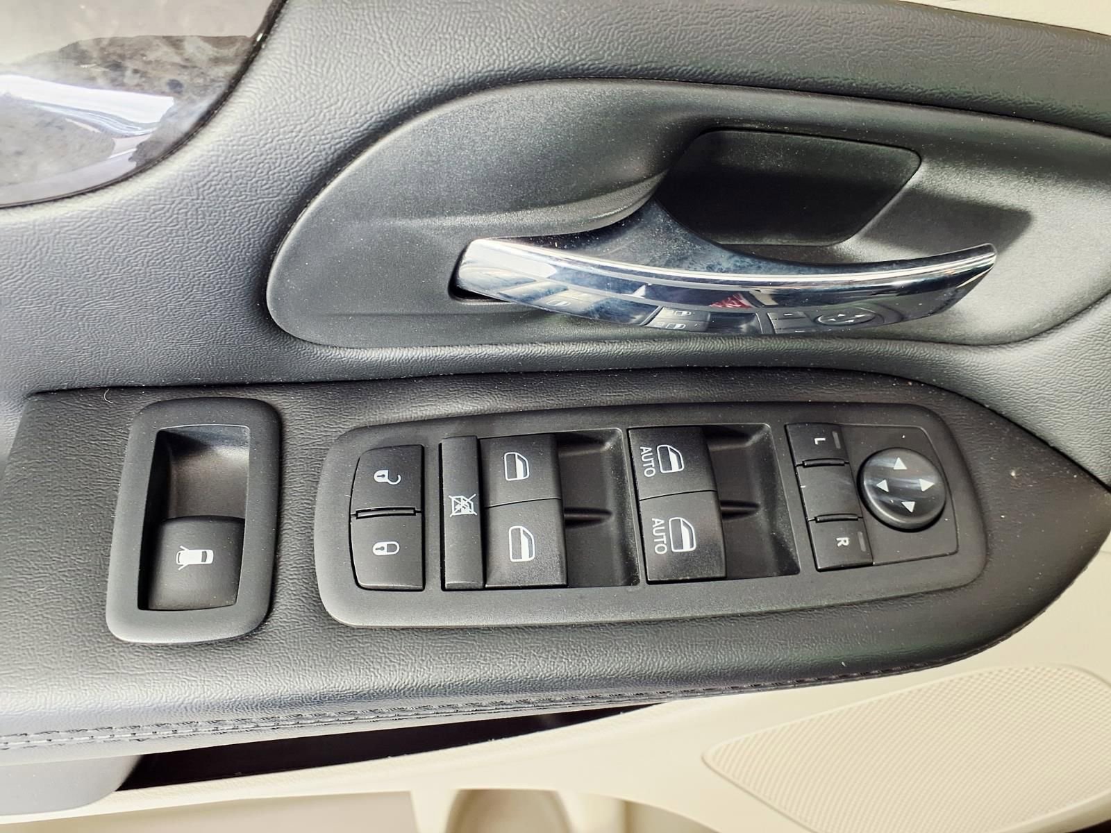 Used 2020 Dodge Grand Caravan SE image 16