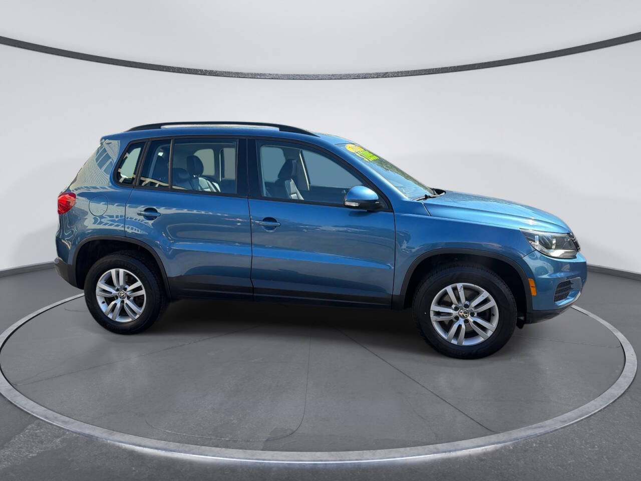 Used 2017 Volkswagen Tiguan S AWD/4WD image 5