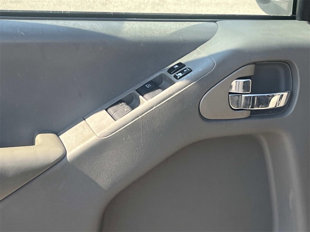 Used 2020 Nissan Frontier SV w/ Midnight Edition Floor Mats image 12