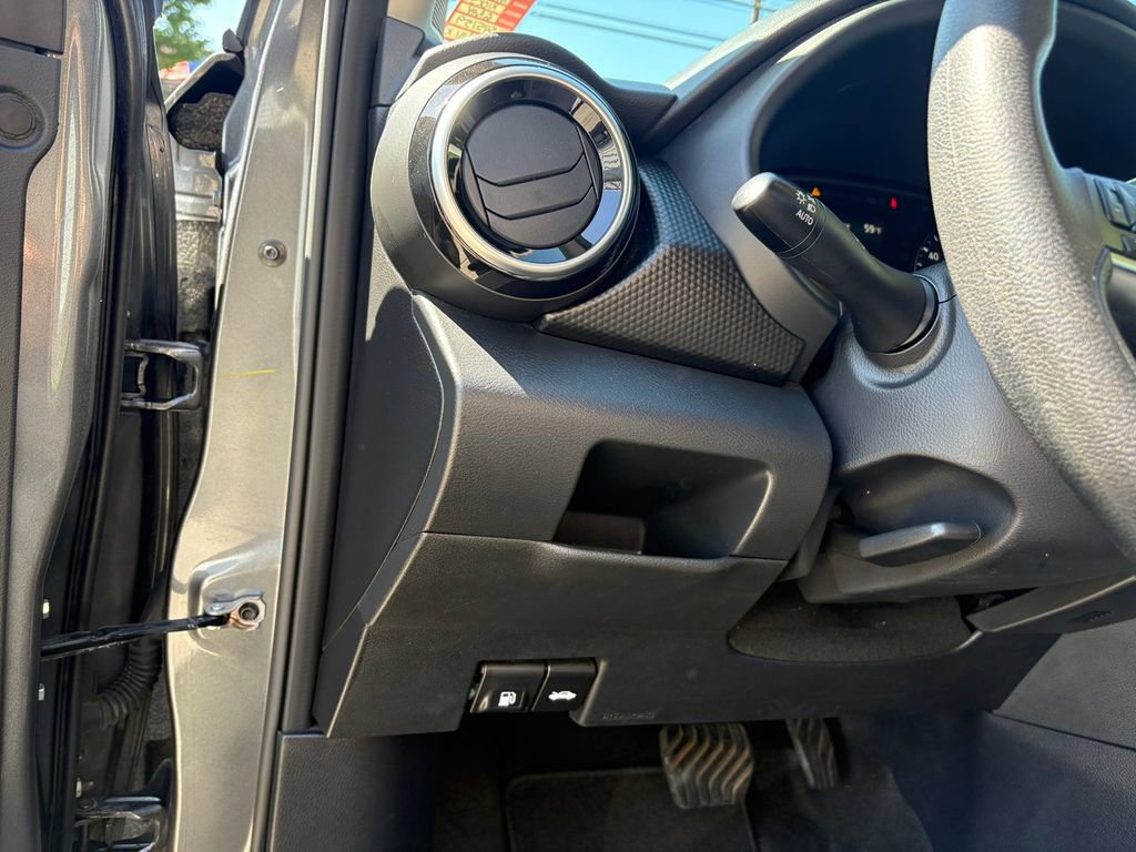 Certified 2024 Nissan Kicks SV image 17