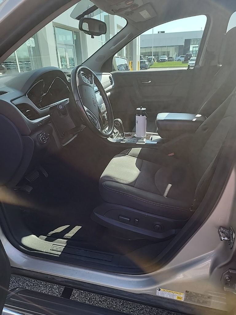 Used 2017 Chevrolet Traverse LT w/ Style and Technology Package image 10