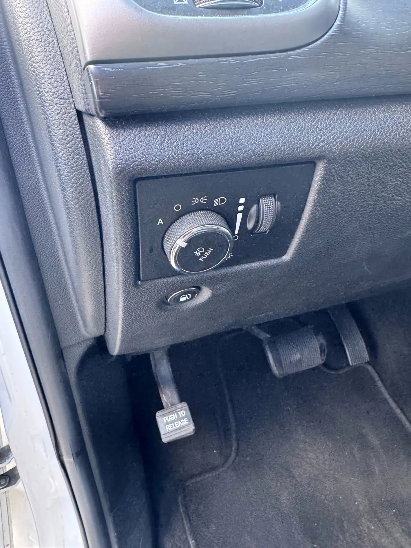 Used 2018 Jeep Grand Cherokee Altitude image 21