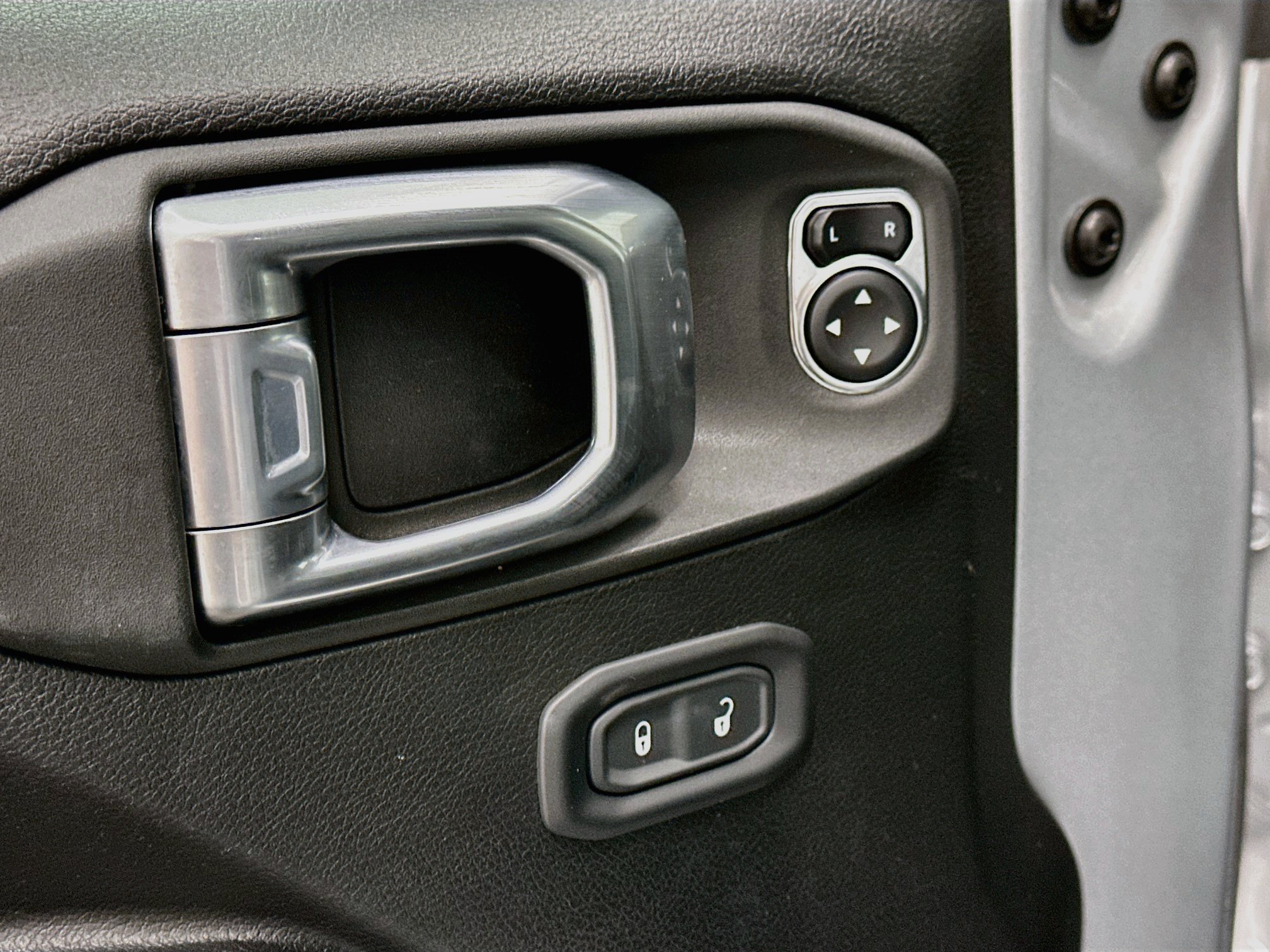 Used 2022 Jeep Wrangler Unlimited Rubicon 4xe AWD/4WD image 15