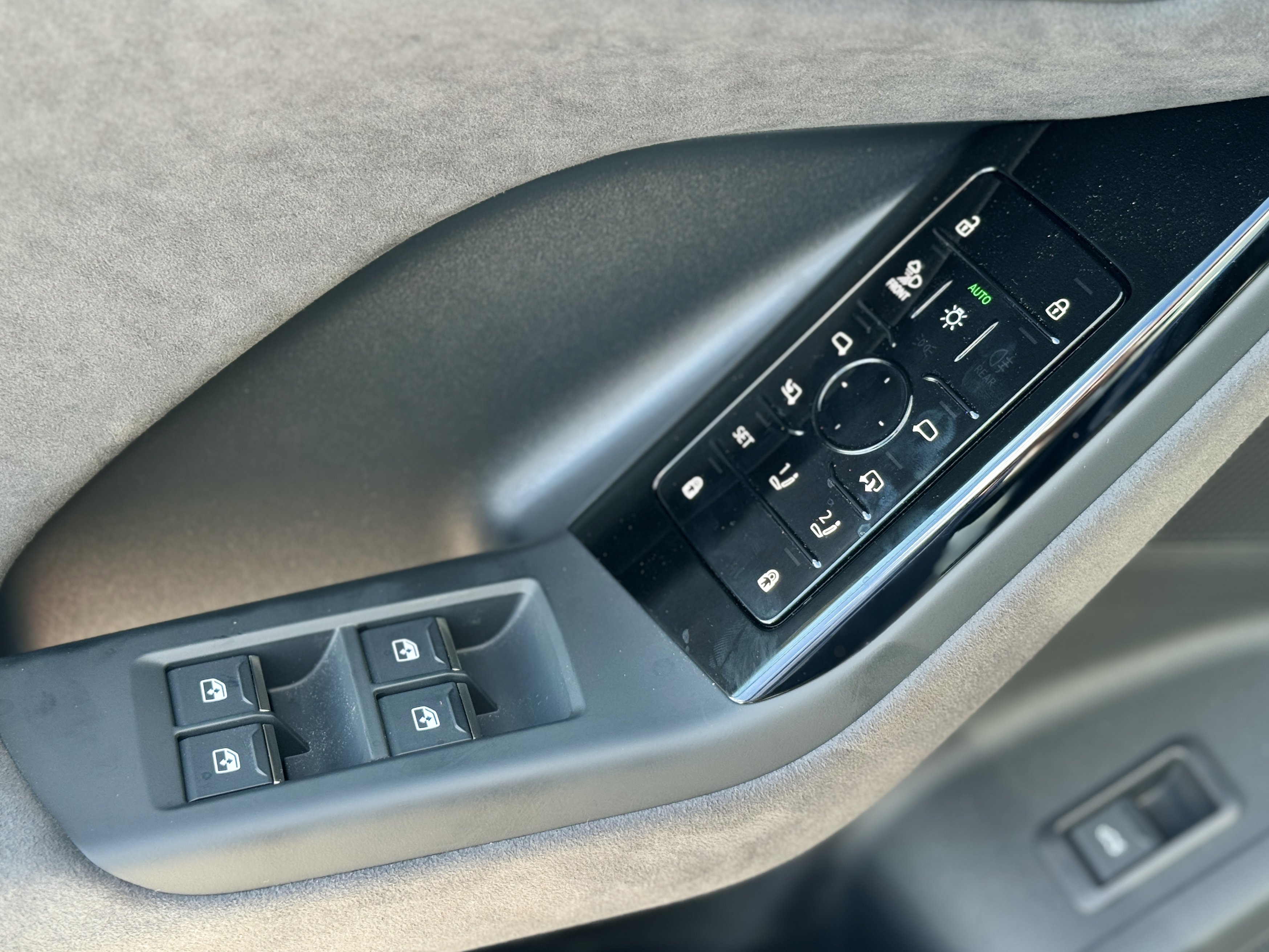 New 2025 Audi SQ6 e-tron Premium Plus image 16