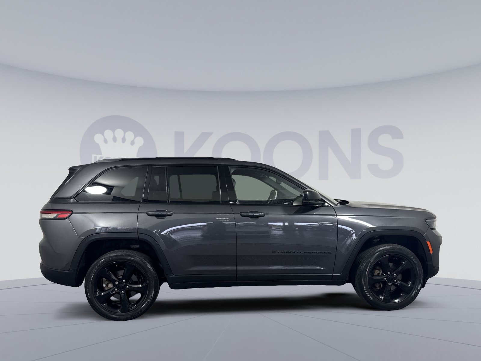 Used 2023 Jeep Grand Cherokee Altitude AWD/4WD image 8