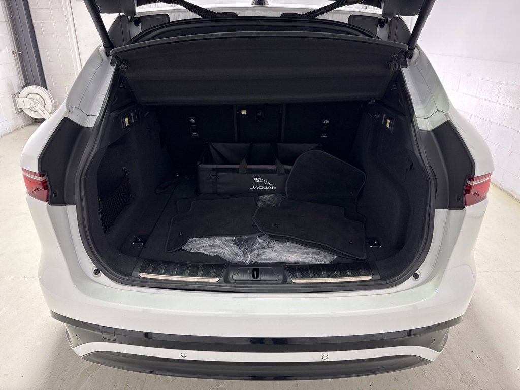 Used 2025 Jaguar F-PACE R-Dynamic S image 31