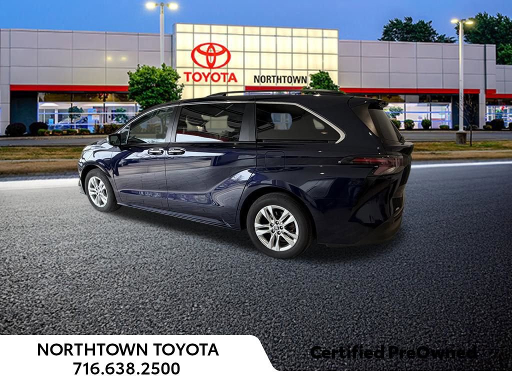 Used 2024 Toyota Sienna XLE w/ XLE Plus Package image 3