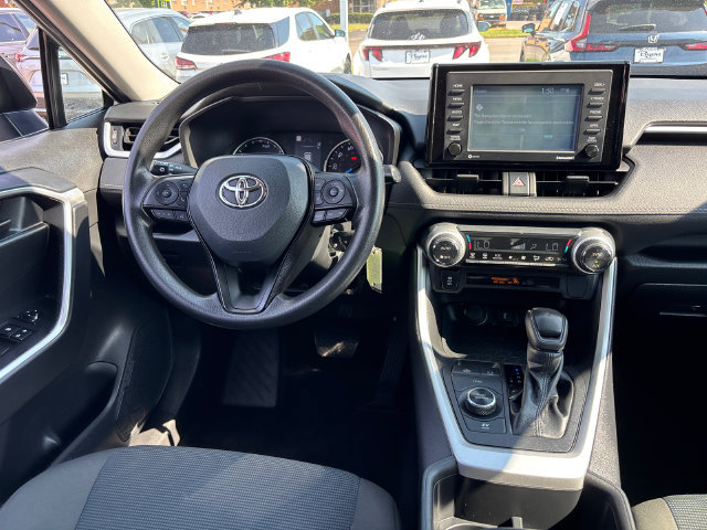 Used 2022 Toyota RAV4 LE AWD/4WD image 12