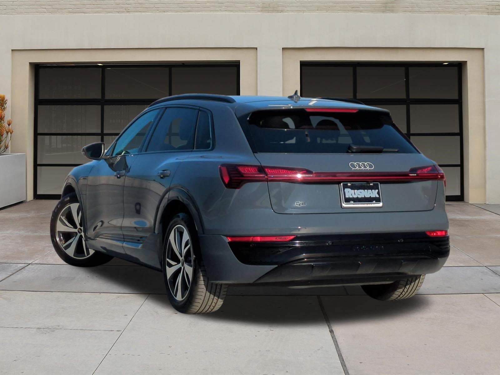 Used 2024 Audi Q8 e-tron Premium AWD/4WD image 2