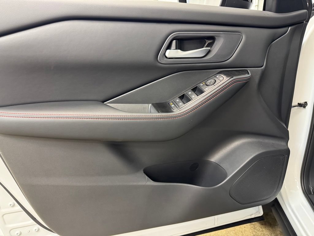New 2026 Nissan Rogue SV AWD/4WD image 8