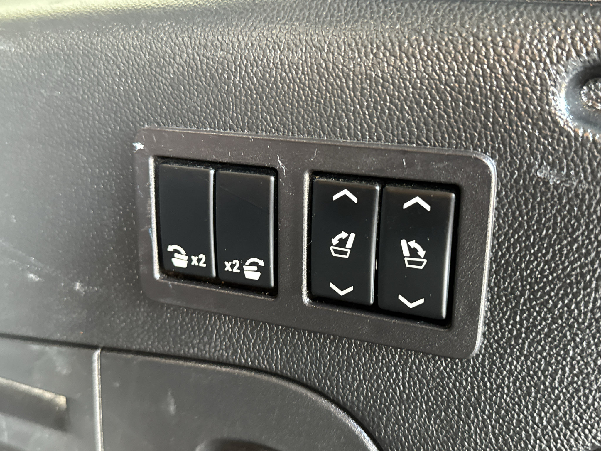 Used 2020 Chevrolet Suburban Premier AWD/4WD image 23