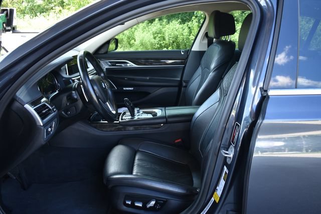 Used 2018 BMW 750i RWD image 17