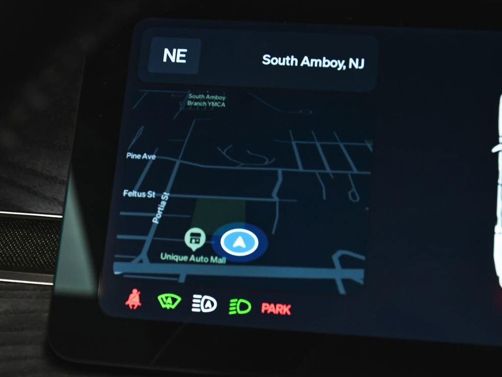 Used 2022 Rivian R1S Launch Edition image 32