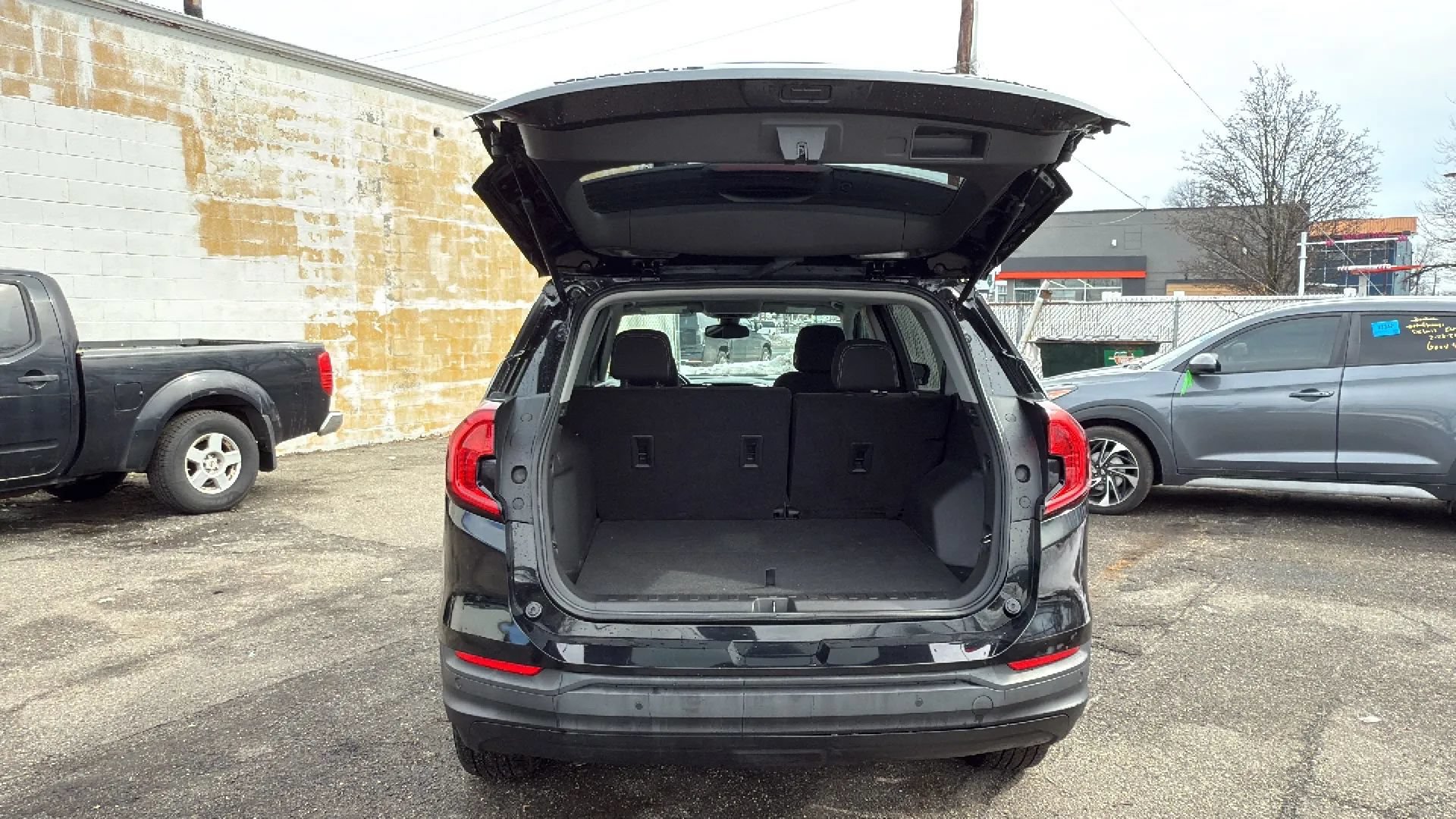 Used 2022 GMC Terrain SLE AWD/4WD image 27
