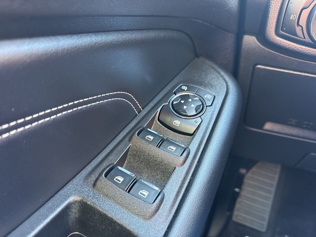 Used 2024 Ford Edge Titanium image 9