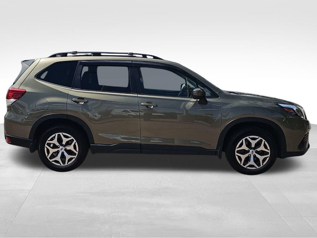 Used 2024 Subaru Forester Premium AWD/4WD image 2