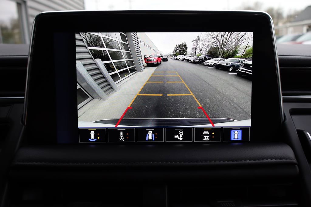 Used 2022 Chevrolet Tahoe LT w/ Luxury Package image 9