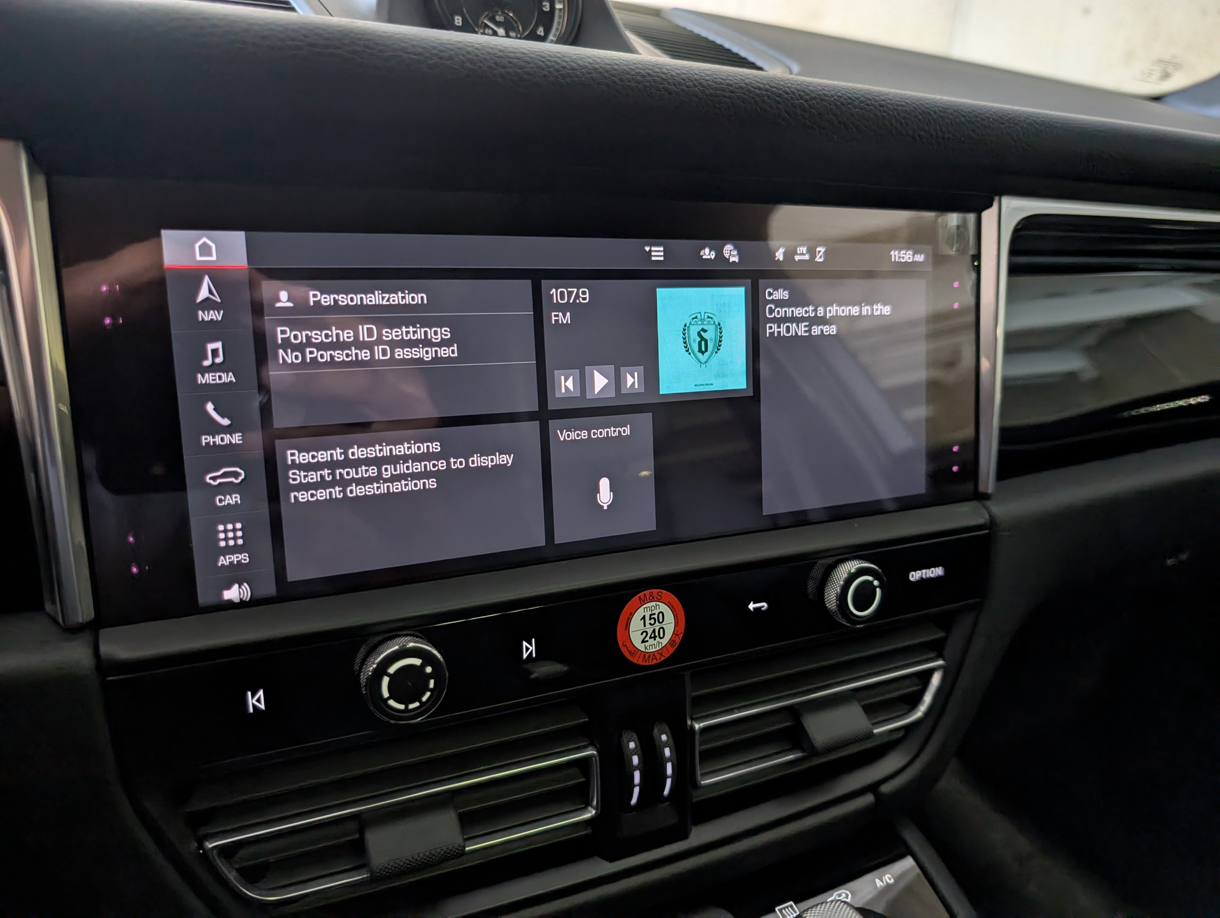 Used 2025 Porsche Macan image 35