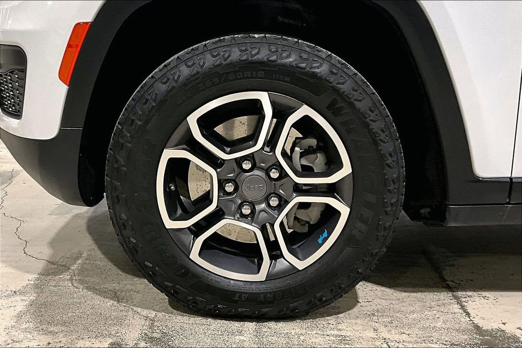 Used 2024 Jeep Grand Cherokee Trailhawk image 8