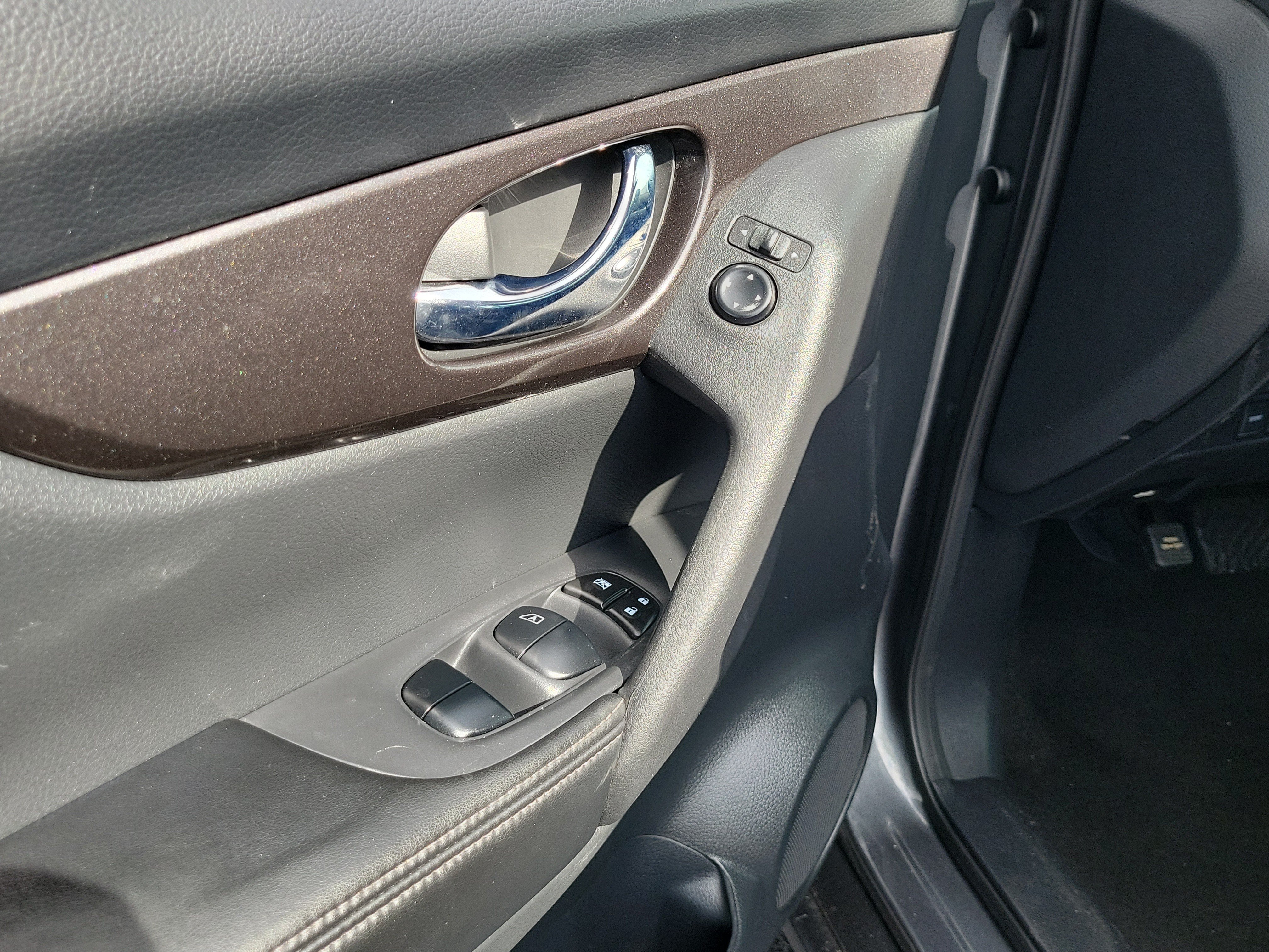 Used 2019 Nissan Rogue S w/ Special Edition Package FWD image 18