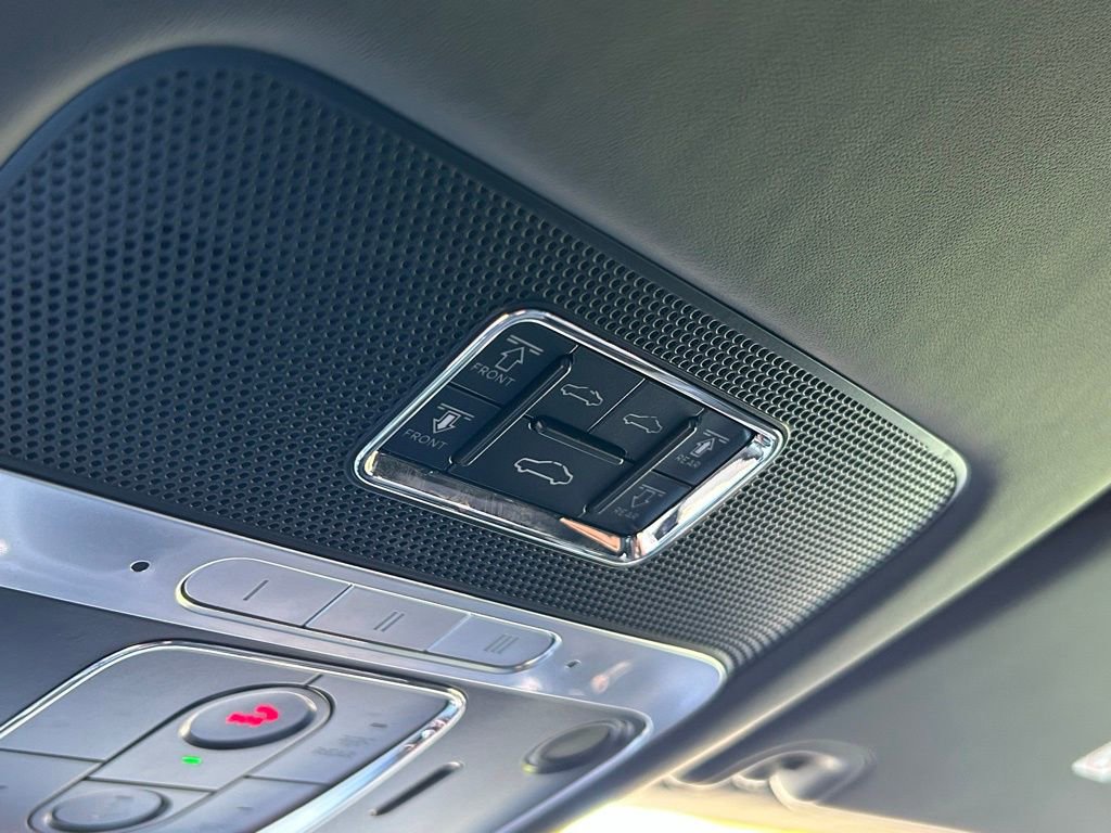 Used 2021 Bentley Flying Spur V8 image 64