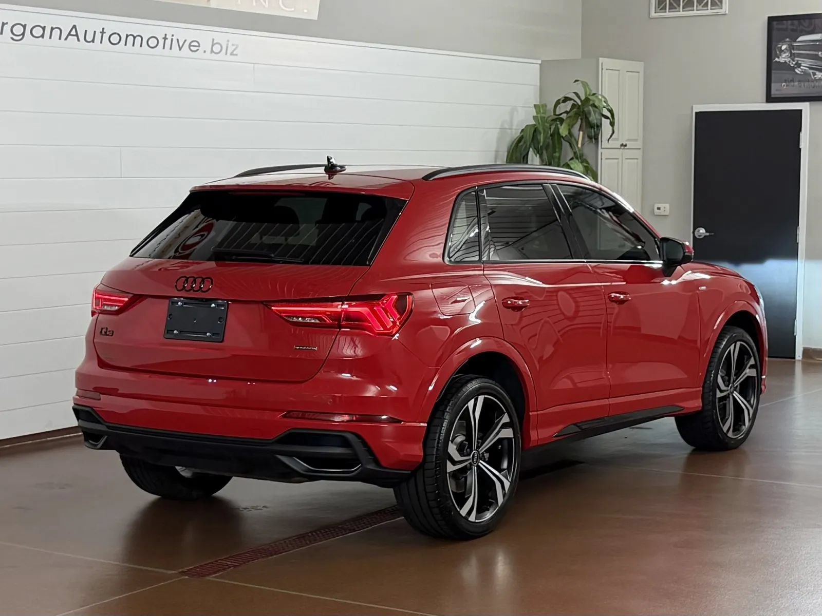 Used 2024 Audi Q3 2.0T Premium Plus w/ Premium Plus Package AWD/4WD image 3