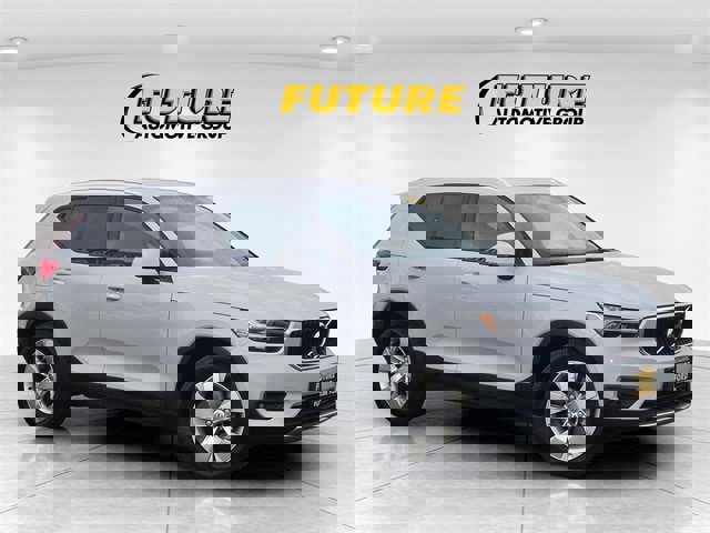 Used 2021 Volvo XC40 T5 Momentum