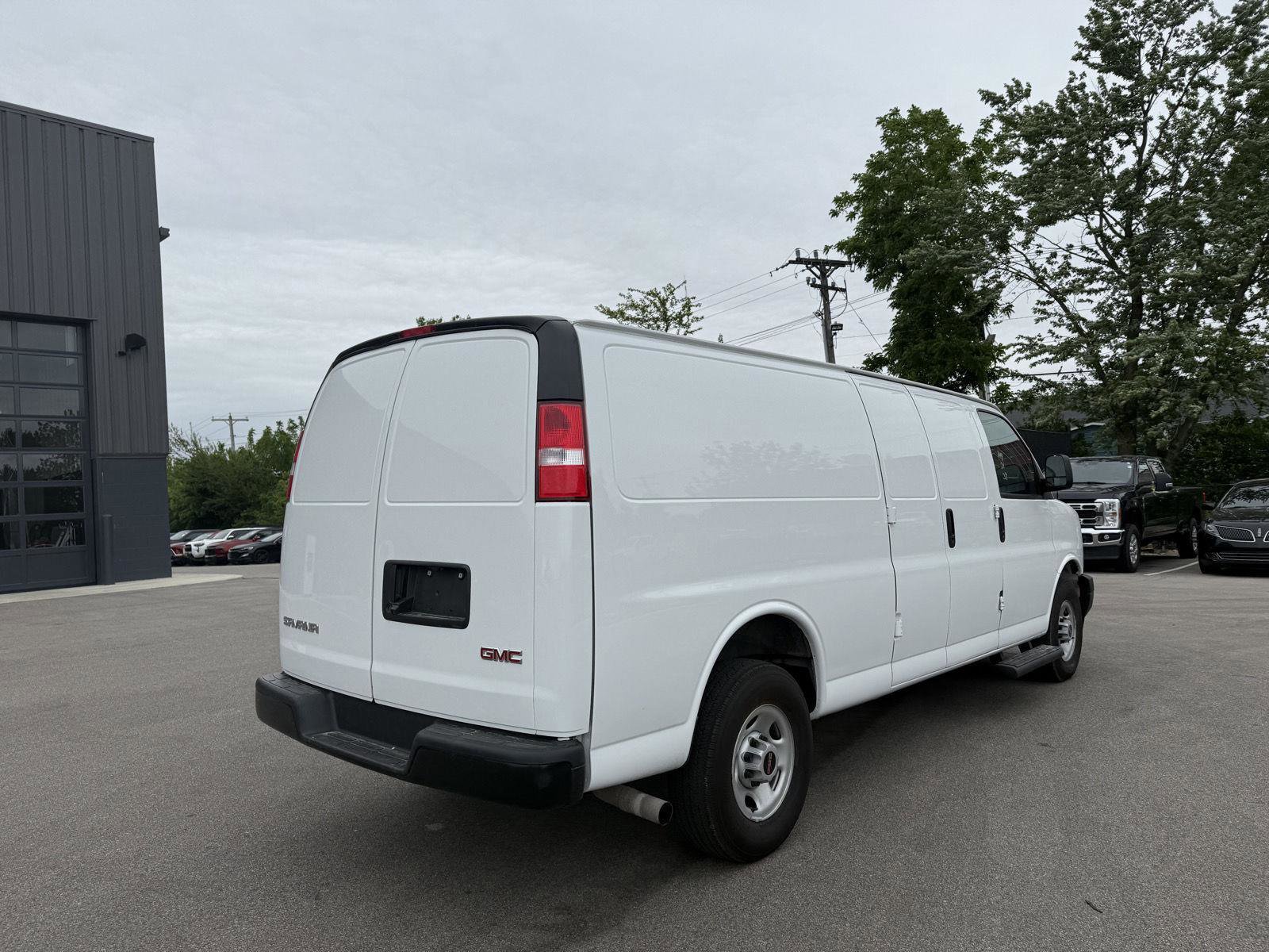 Used 2024 GMC Savana 2500 Extended w/ Driver Convenience Package RWD image 3