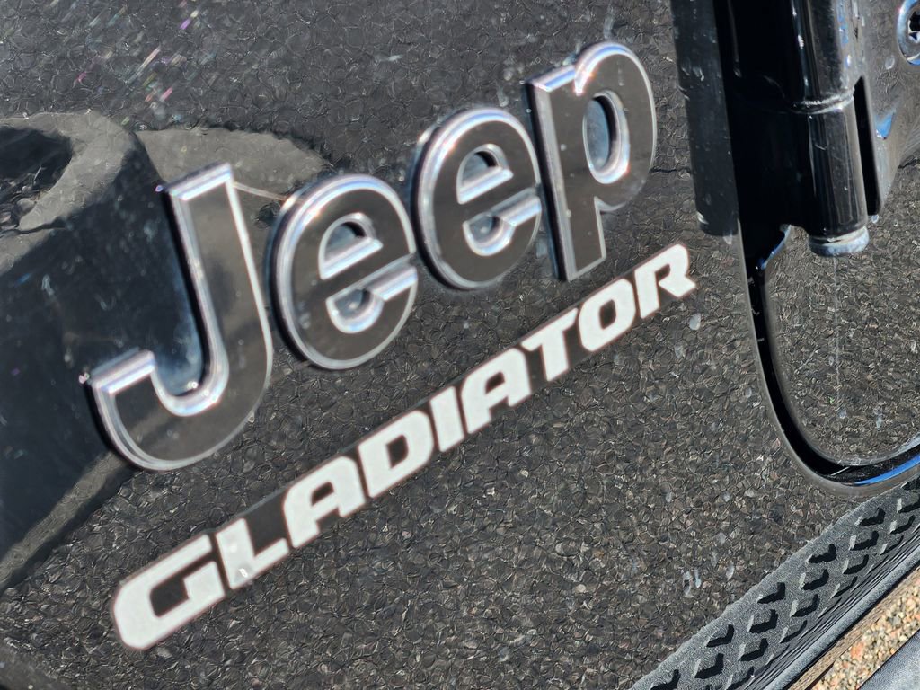 Used 2020 Jeep Gladiator Overland image 8