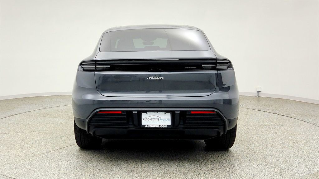Used 2025 Porsche Macan Electric RWD image 6