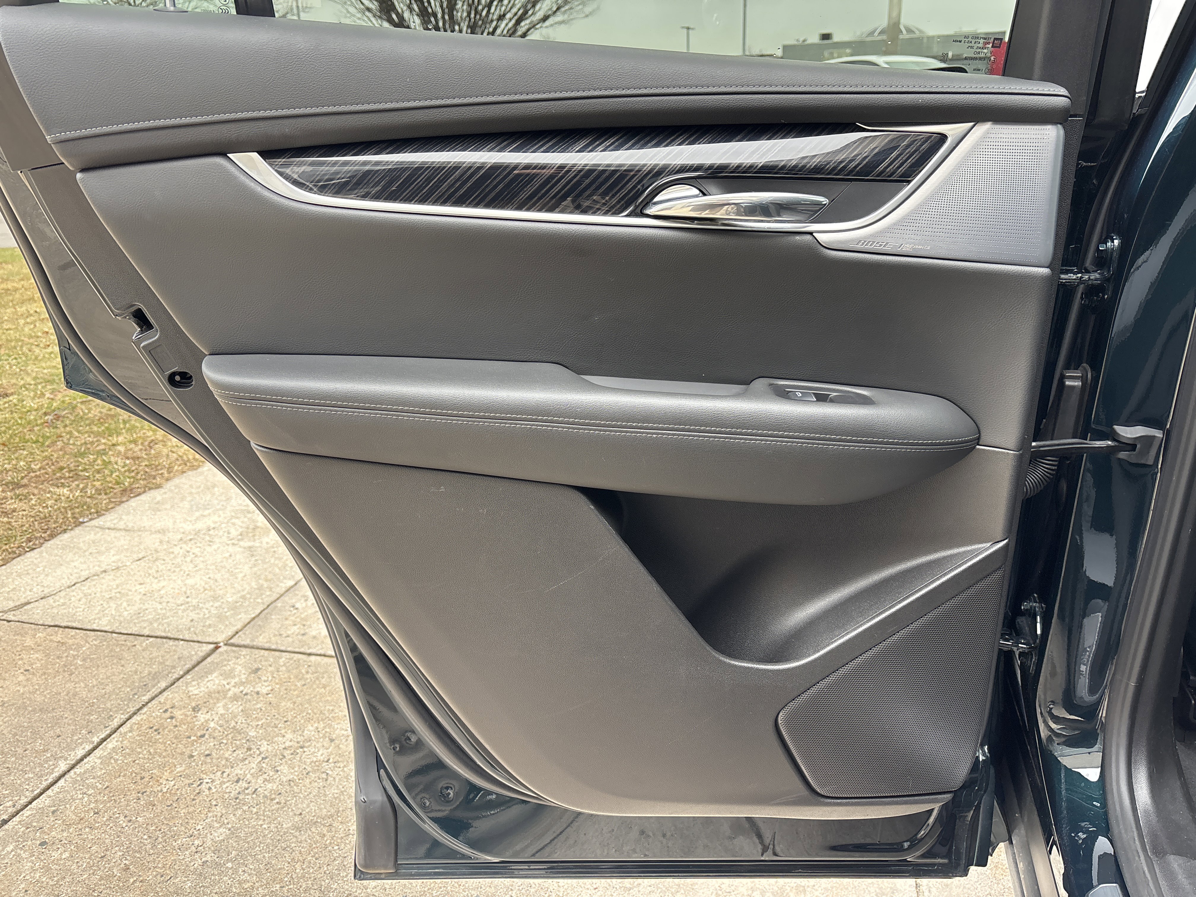 Used 2025 Cadillac XT6 Premium Luxury image 29