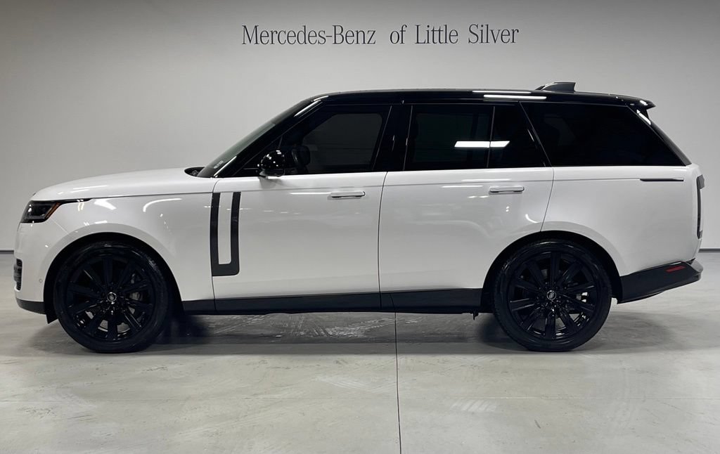 Used 2025 Land Rover Range Rover SE AWD/4WD image 2
