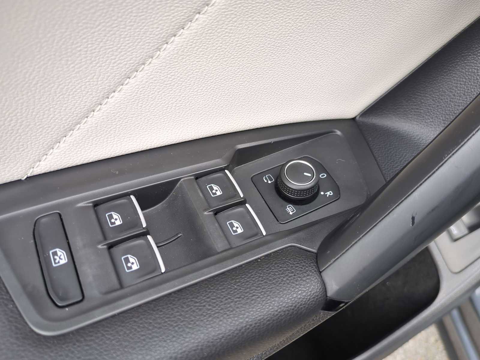 Used 2019 Volkswagen Tiguan SEL Premium AWD/4WD image 24