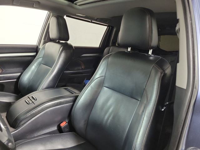 Used 2019 Toyota Highlander XLE FWD image 21