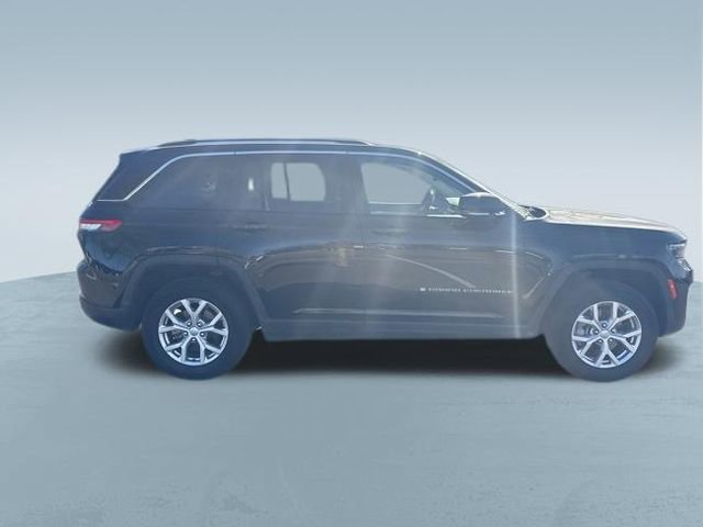 Used 2022 Jeep Grand Cherokee Limited w/ Luxury Tech Group II image 18