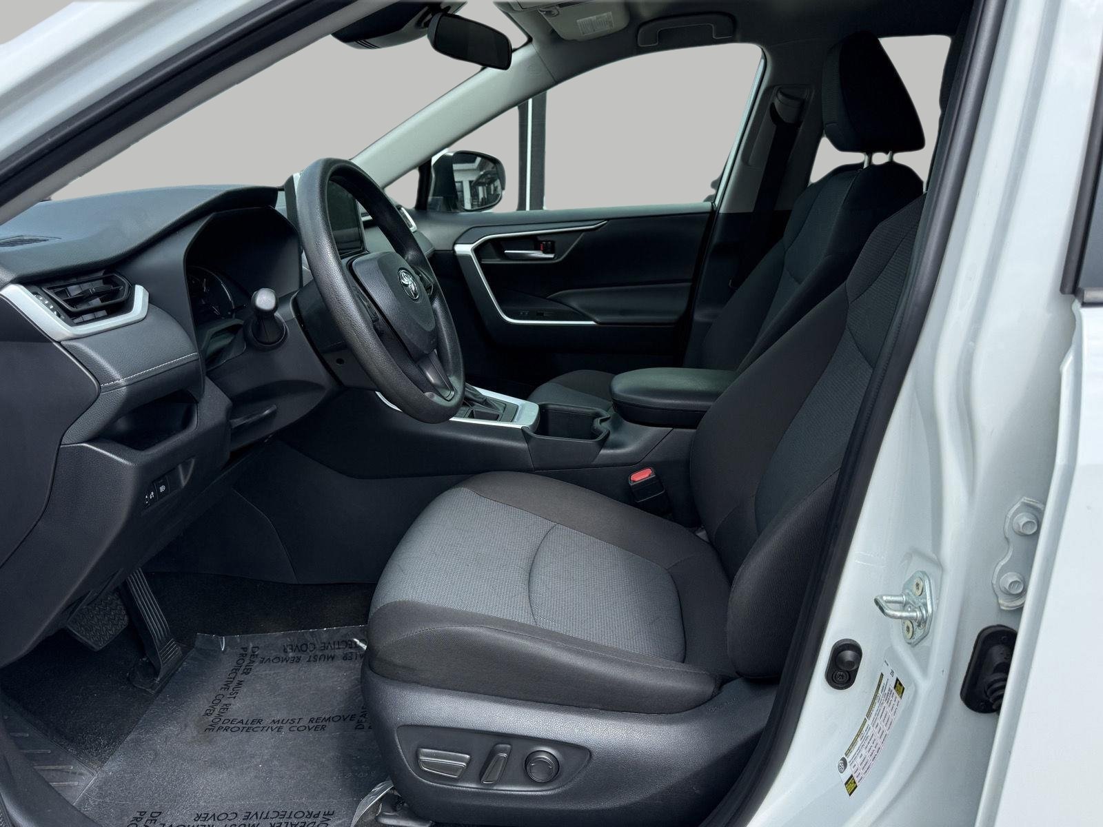 Used 2025 Toyota RAV4 XLE AWD/4WD image 21