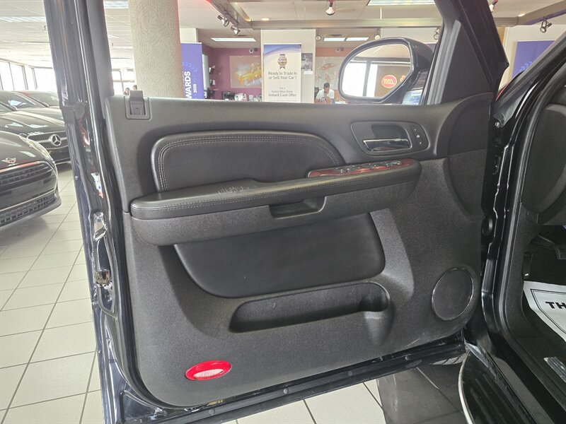 Used 2007 Cadillac Escalade ESV AWD w/ Information Package image 7