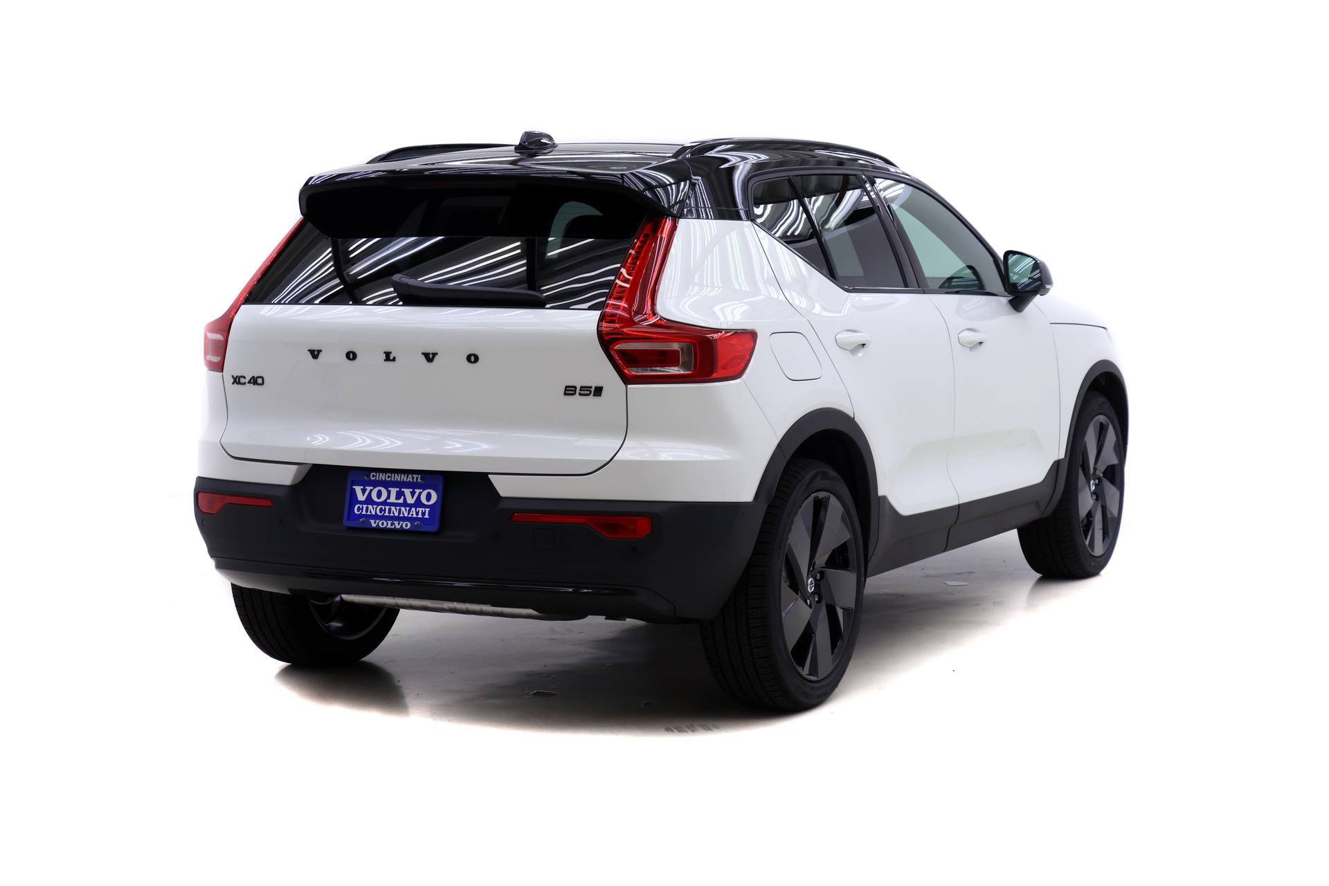 New 2026 Volvo XC40 B5 Ultra w/ Protection Package Premier AWD/4WD image 4